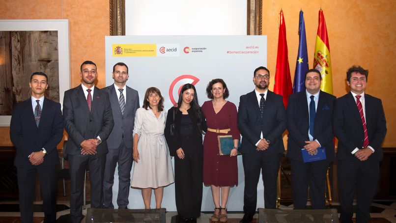 Visita de una delegación de diplomáticos marroquíes a la Biblioteca AECID