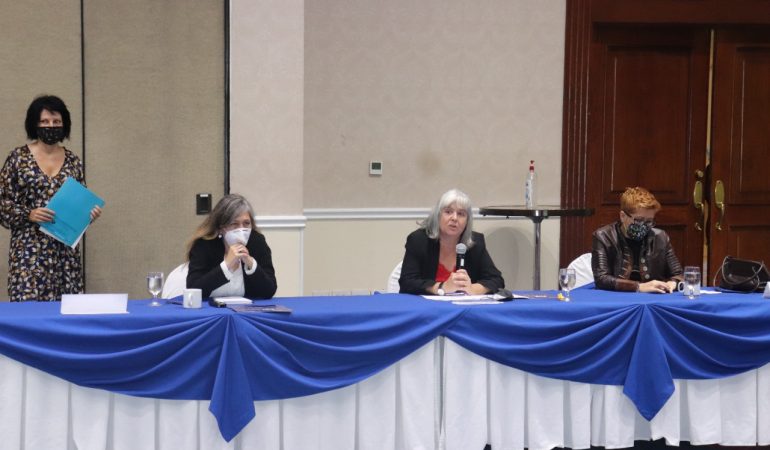 Cristina Aldama, Coordinadora General de la AECID El Salvador junto con otras autoridades