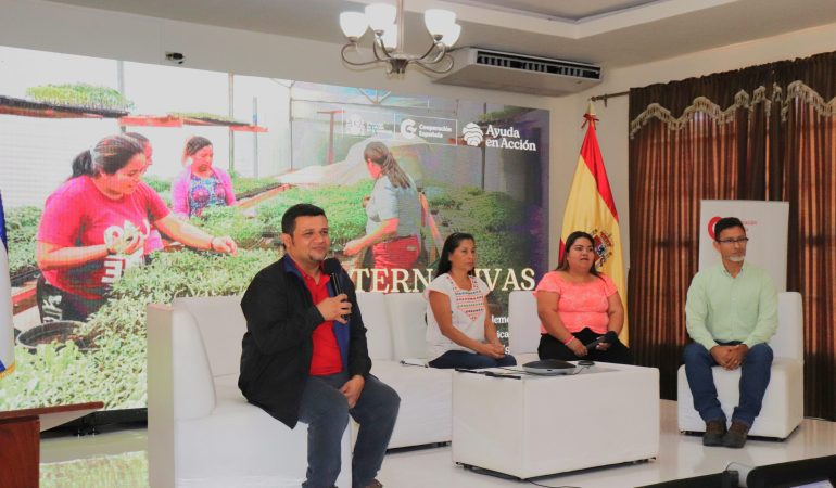 El Coord. Gral. de la Cooperación Española en El Salvador y AECID, Fernando Rey Yébenes, asistió al «Foro de soberanía, seguridad alimentaria y cambio climático», organizado por Ayuda en Acción.