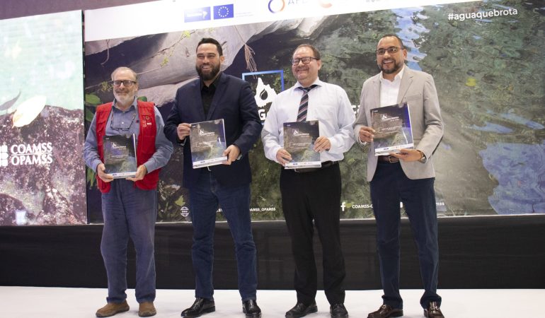 Personas posando para fotografía con programa Euroclima 