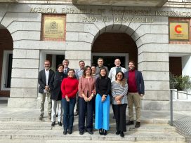 Representantes del acto posando para fotogarfía