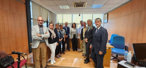 Grupo de personas posando para fotografía
