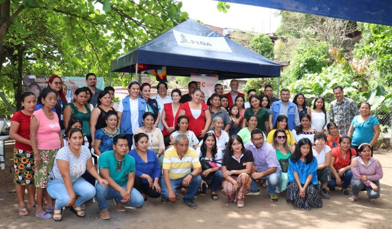 José Luis Cabezas, en representación de la Cooperación Española; Betty Elisa Pérez Valiente, Coordinadora Nacional del Consejo Coordinador Nacional Indígena Salvadoreño (CCNIS) y Carlos Rodríguez, Adjunto de Derechos Civiles y Políticos.