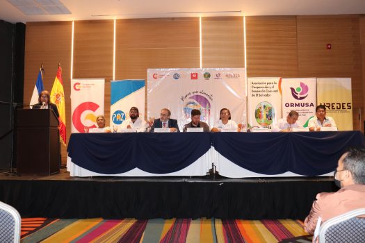 Mesa con representantes del convenio